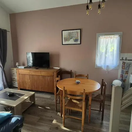 Maison 100m De La Avec Parking Securise Fibre Optique Internet Holiday home *